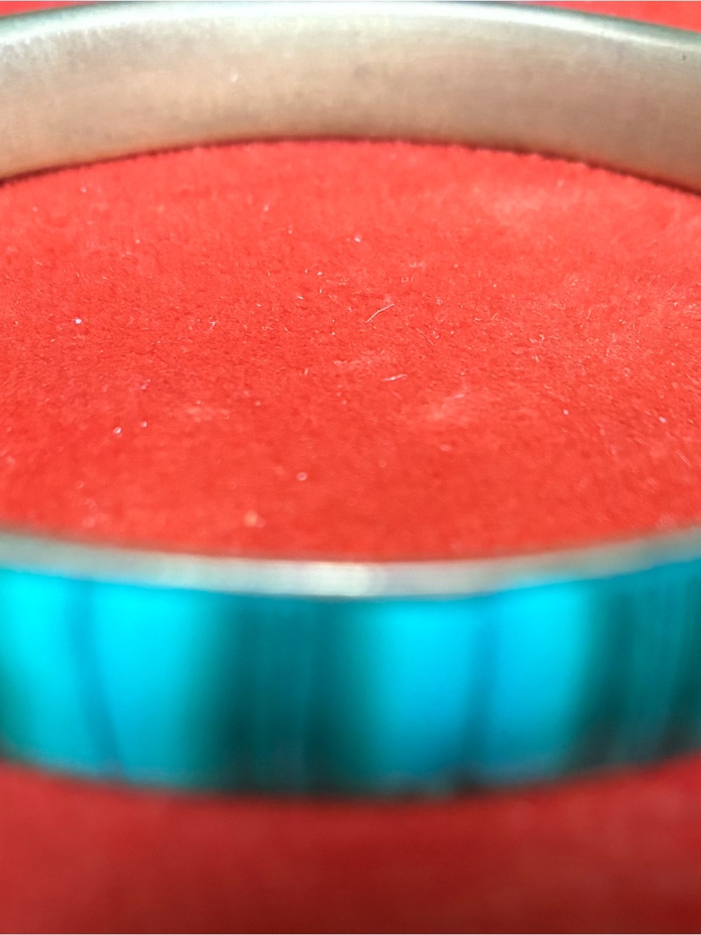Four Malachite and brass bangles - Picture 6 of 7
